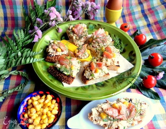 Дополнительно украсить укропом и кукурузой.