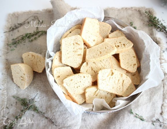 Немного подсушить в духовке, разогретой до 160°C, 10–12 минут. Гренки готовы. Приятного чаепития!