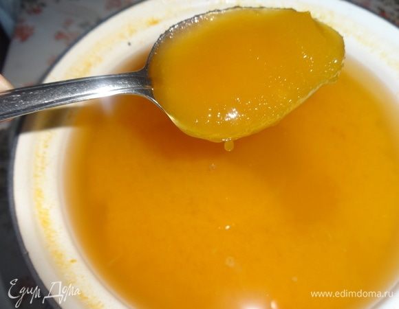 Положить в еще теплый отвар мед, перемешать до полного растворения.