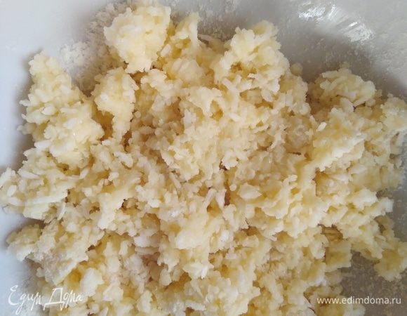 Для штрейзеля перетереть все пальцами.