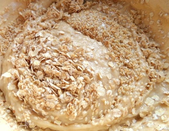 Смешать. Дать постоять минут 5 тесту. Если сильно загустеет тесто, то разбавить молоком по ложке.