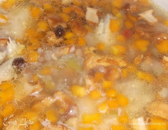 Добавить перец, гвоздику, лаврушку. Варить 30 минут.