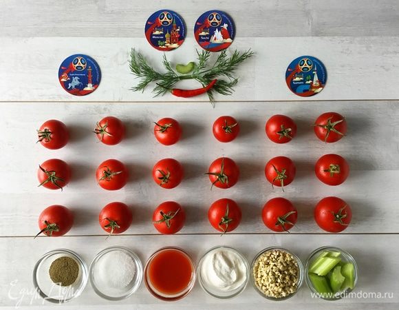 Я взяла 18 помидорчиков сорта «Коктейльный», так как наши впервые победили в 1/8. Также мне понадобились: сельдерей, проростки гречки (купила готовые в магазине), сметана, томатный сок, перец чили, укроп, черный перец и морская соль. Пока выкладывала, получились «усы надежды» :)
