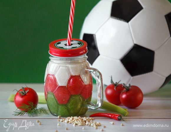 Готово! Получилось просто супер! Сочетание ароматного освежающего сельдерея, жгучего томатного сока и сметаны с полезной гречкой — это необычно, вкусно, питательно и полезно одновременно. Как раз то, что надо для чемпионов!