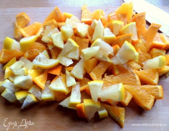 Дать полежать после морозилки минут 10 и нарезать кусочками.