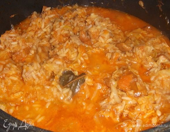 Выключаем и оставляем блюдо под крышкой на 15 минут, чтобы впиталась лишняя влага. Перемешиваем. Подаем.