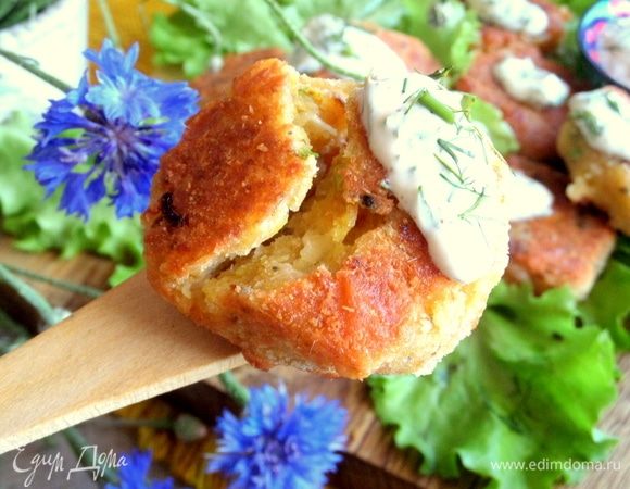 Макаем в соус.