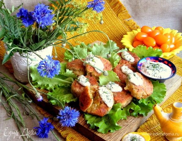 Свежие помидорки будут вместе кстати.