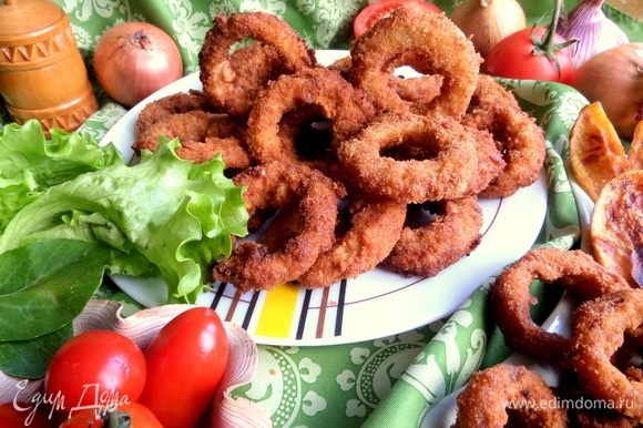 Луковые кольца в панировке на сковороде и жареные луковые кольца (в кляре и сухарях) — 3 рецепта домашних блюд