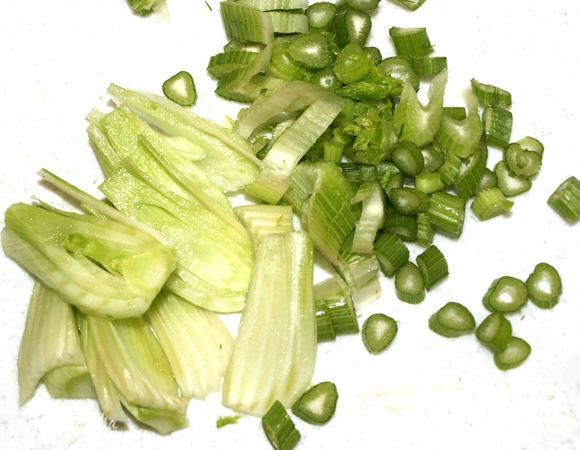 Нарезать фенхель.