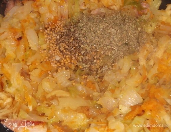 Тмин, майоран, зерна горчицы, сахар, уксус, соль.