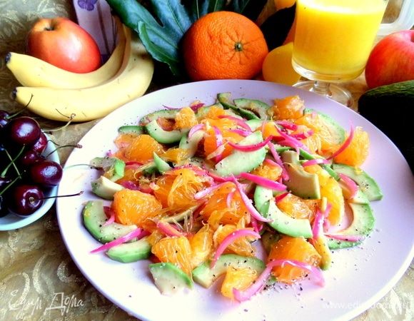 В жару таким салатом можно поужинать, если съесть всю тарелку.