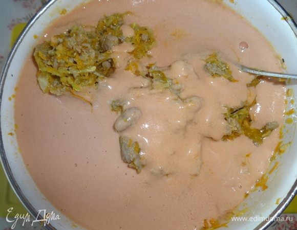 Заливку соединить с фаршем, перемешать.