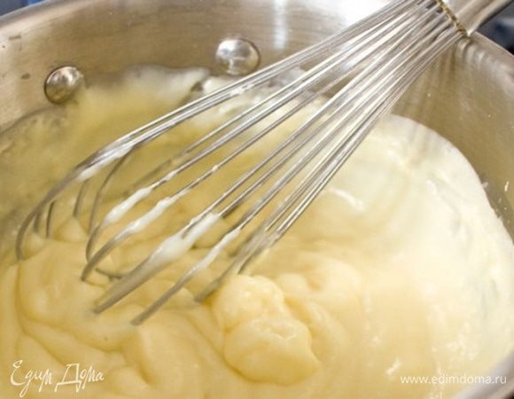 Ставим на медленный огонь, прошиваем пока смесь не станет густой.