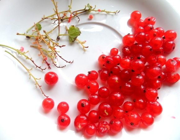 Ягода кислая, поэтому добавляем по вкусу.