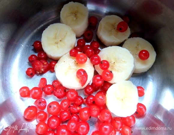Банан поделить на «шайбочки».