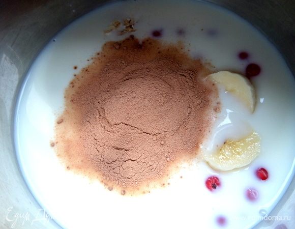 Добавить какао или напиток детский, как у меня. Вначале я решила, что сахара в какао-напитке достаточно, но нет.