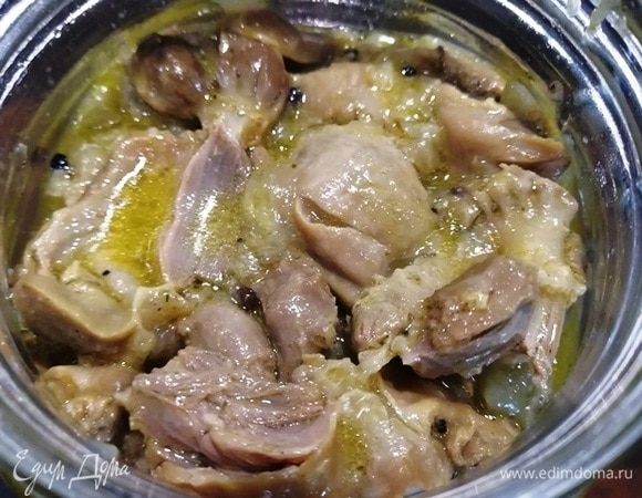 Заливаем желудочки маслом, в котором они готовились.