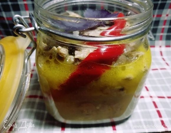 Хранится конфи из желудочков около 3 недель. Просто разогреваем его и подаем с любым гарниром. Очень вкусно с пюре или рисом. И удобно, когда нет времени на приготовление ужина или обеда.