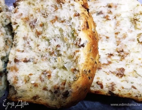 Отрываем и едим. Мякушка просто супернежная и ароматная, а корочка хрустящая.