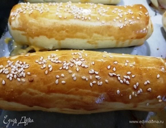 Выпекаем в духовке при 200–210°C в течение 20 минут до румяного цвета.