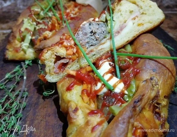 Многослойная начинка, колбаска, конопатое ароматное тесто. Приятного аппетита!