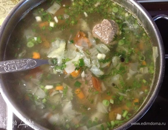 Мясо обратно в кастрюльку выложили, крышкой закрыли и дали настояться. Сколько — пока слова заветные проговорите:) Ну или терпения хватит...