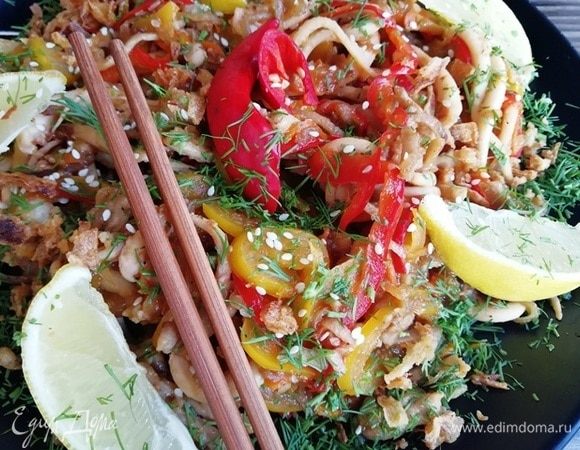 Вот такое яркое легкое летнее блюдо получилось. Подаем обязательно с долькой лимона. Вкусно и холодное, и горячее.