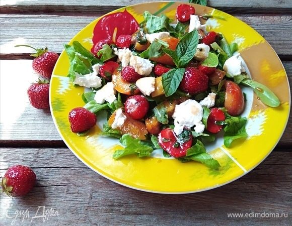 Легкий сочный и яркий салат придется по вкусу всем! Угощайтесь!