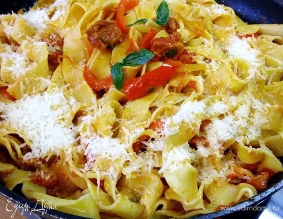 Подавать, слегка посыпав пармезаном, петрушкой или любой другой свежей зеленью.