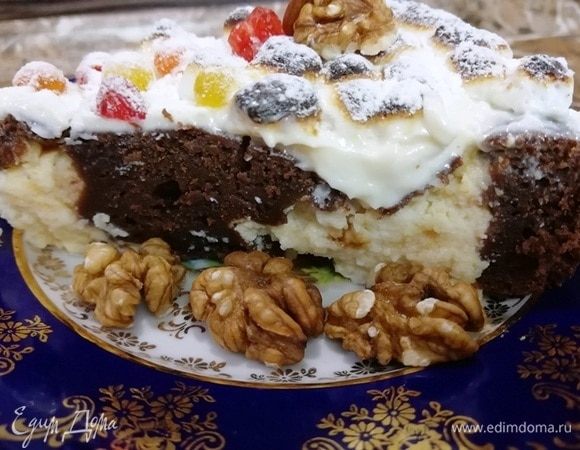 Пирог получился очень вкусный, невероятно нежный, со слегка тягучим маршмеллоу.