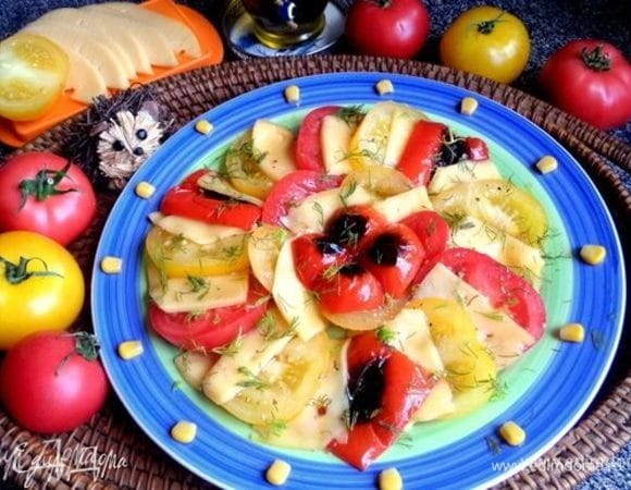 Похожий салат, только с расплавленным сыром можно посмотреть тут: https://www.edimdoma.ru/retsepty/116996-teplyy-salat-s-syrom.