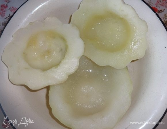 Выложить патиссоны в миску и немного остудить.