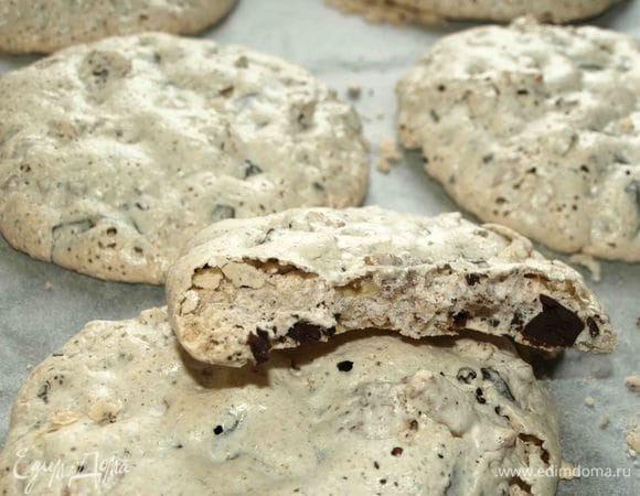 Печенья увеличились в диаметре, приподнялись. У меня получается 9 шт.