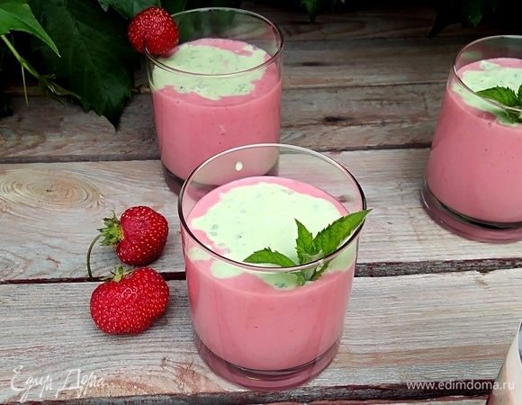 Украсить ягодами и листиками мяты. Подавать охлажденным.