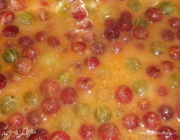 Перемешать. Поставить на огонь.