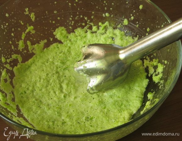 Измельчаем перец.