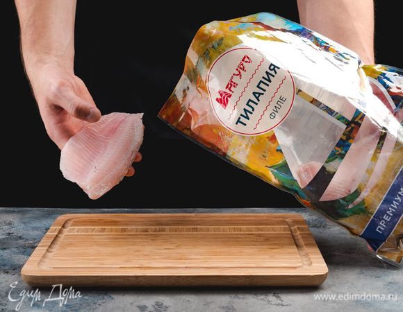 Филе тилапии ТМ «Магуро» разморозьте, промойте и обсушите бумажными полотенцами.