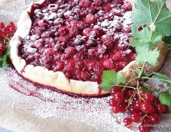 Запекать в заранее разогретой до 175°C духовке 35–45 минут. Полностью охладить и при подаче, по желанию, посыпать сахарной пудрой.