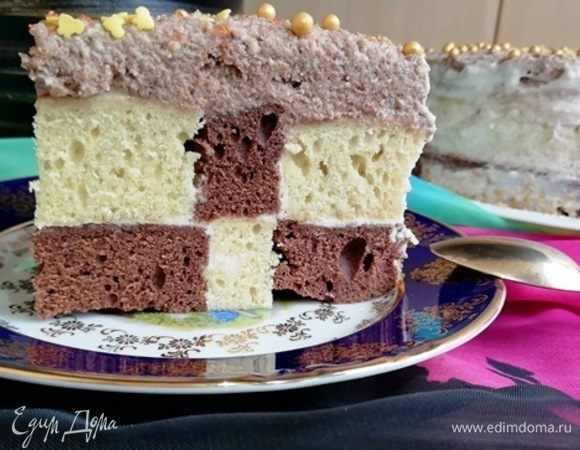 Я не стала ждать до утра и отрезала кусочек для вас. Вот такой пирог «Новинка» получился у нас.