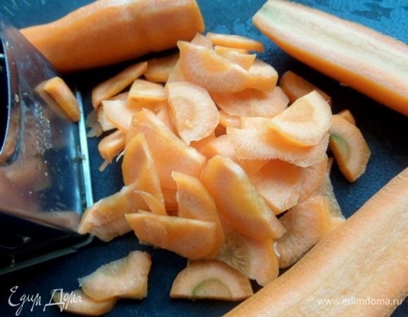 Морковь мне захотелось сегодня нашинковать полукружочками.
