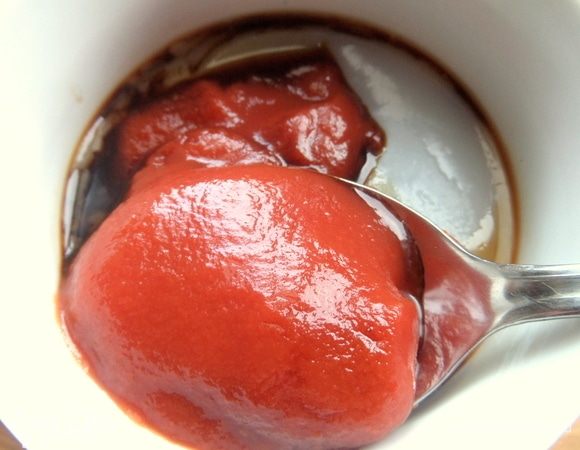 Кетчуп или пасту.