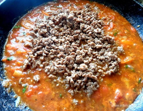 Добавляем жареный фарш.