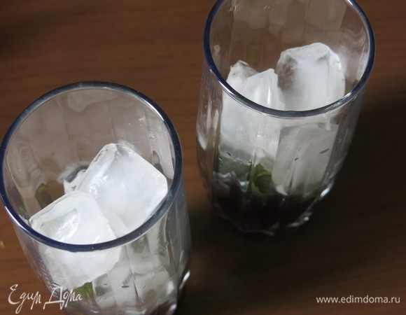 Сверху — лед.