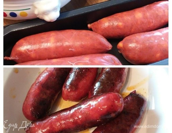 В глубокой сковороде разогреть масло, обжарить колбаски, выложить на тарелку.