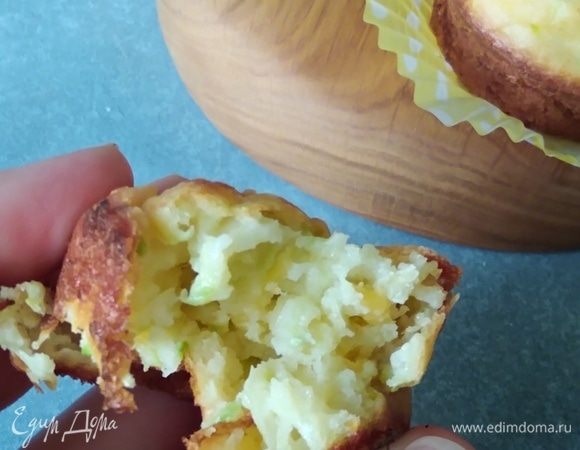 Внутренний мир. Я разломила еще теплый маффин, очень люблю именно теплые. Угощайтесь!