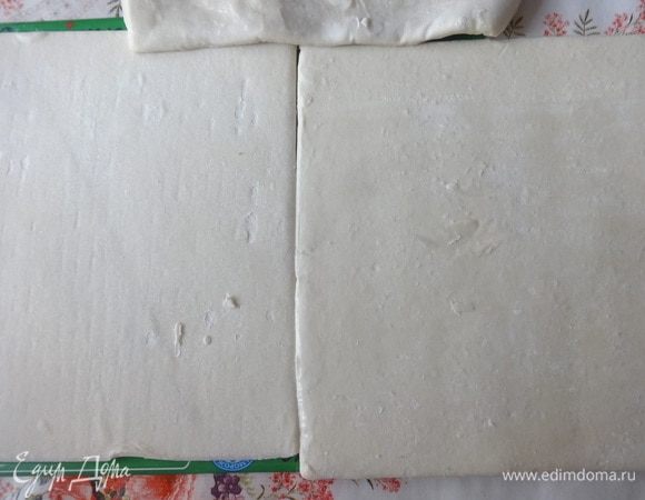 Пластины теста разморозить при комнатной температуре.