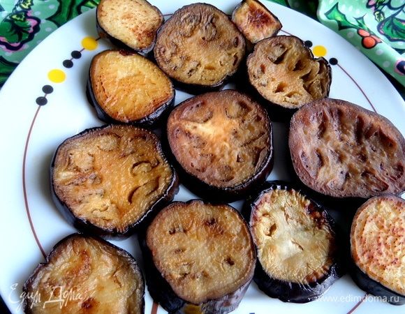 Переносим на салфетку или прямо на общее блюдо.