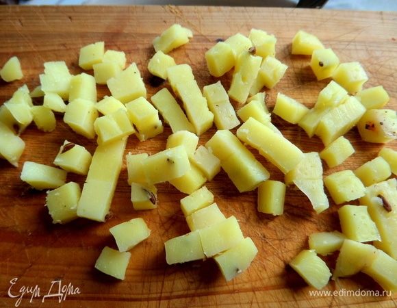 И еще был в холодильнике тминный ароматный сыр, достаточно ломтика.