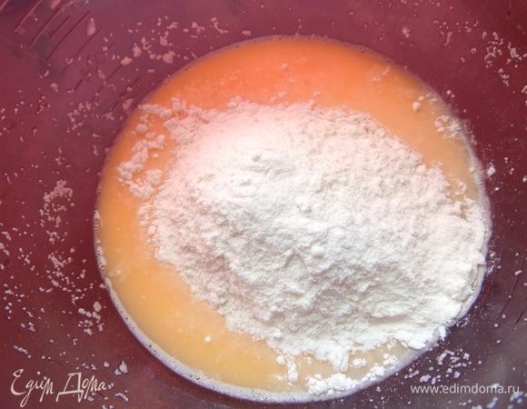 Добавлять муку партиями, так как крупа и мука у всех разные.